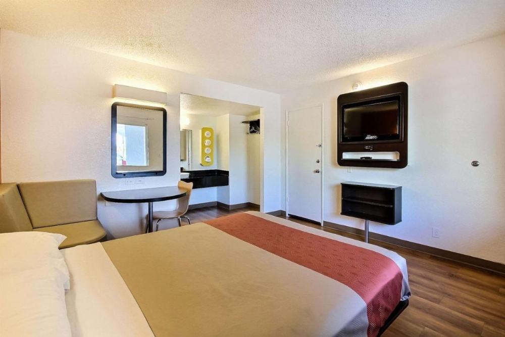 Double Room - Disability Access - Roll In Shower